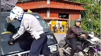 Heboh Petugas Dishub di Depok Nemplok di Kap Depan Mobil Pikap, Sopir Nekat Kabur Gegara Langgar Aturan?