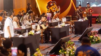 Gubernur dan Wakil Gubenur terpilih Pramono Anung dan Rano Karno memberikan sambutan pada rapat pleno di Hotel Pullman Central Park, Jakarta, Kamis (9/1/2024). [Suara.com/Alfian Winanto]