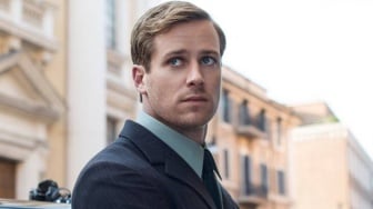 Sempat Tersandung Skandal, Armie Hammer Digaet Main Film The Dark Knight