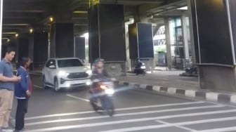 Polisi Masih Buru Pelaku Pengeroyokan Pengemudi Mobil di Jaksel