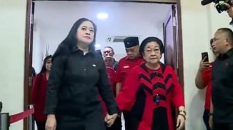 Puan Akhirnya Nongol di Acara HUT ke-52 PDIP di Sekolah Partai, Langsung Gandeng Tangan Megawati