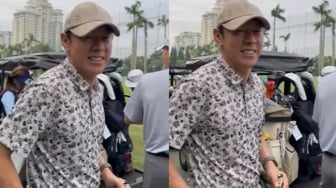 Indonesia Berduka, STY Malah Cengar-cengir Main Golf usai Dipecat Erick Thohir