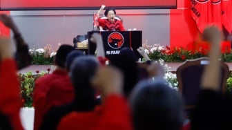 Ketua Umum PDI Perjuangan Megawati Soekarnoputri memberikan pidato saat perayaan HUT ke-52 PDIP di Sekolah Partai PDIP, Jakarta, Jumat (10/1/2025). [Suara.com/Alfian Winanto]