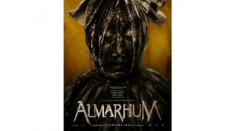 Review Film Almarhum, Ngerinya Mitos Selasa Kliwon