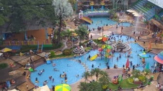 Menikmati Wisata Bersama Keluarga dengan Berenang di Sengkaling Waterpark