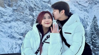 Jepang hingga Swiss, Intip Momen 7 Artis Ini Dilamar saat Liburan di Luar Negeri: Romantis Abis!