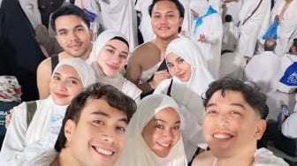 Sama-Sama Perdana Umrah usai Nikah, Intip Aura Anggun Mahalini dan Aaliyah Massaid di Depan Ka'bah