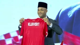 Patrick Kluivert Buka Suara soal Pemecatan Shin Tae-yong: Saya Tidak Menutup Mata...