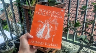 Menari di Antara Kenangan dan Perjuangan dalam Novel Ronggeng Dukuh Paruk