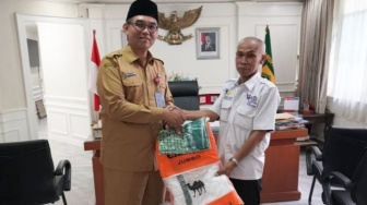 Hadiah Istimewa untuk Guru SLB dari Sekda Bogor, Umrah Jadi Bukti Apresiasi atas Dedikasi