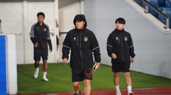 Momen Pemain Timnas Indonesia Semringah Saat Bertemu Tangan Kanan Shin Tae-yong