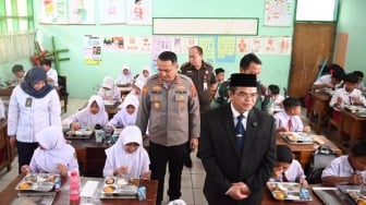 Makan Bergizi Gratis di Kabupaten Kuningan Dimulai, Sasar Lebih dari Tiga Ribu Siswa