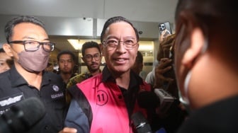 Geram Dihalangi Petugas Kejaksaan saat Jawab Pertanyaan Awak Media, Tom Lembong: Saya Punya Hak untuk Bicara!