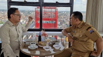 Sensasi Makan Pempek di Ketinggian 60 Meter, Bima Arya Kagum pada Palembang