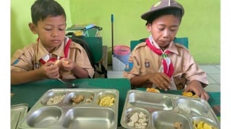 Siswa MI Tarbiyatul Athfal Tangsel Tak Habiskan Menu Makan Bergizi Gratis: Takut Muntah