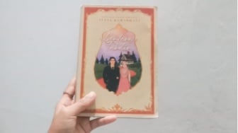 Ulasan Novel Lentera Takdir: Potret Cinta yang Disatukan oleh Takdir-Nya