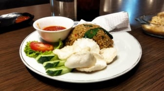 Cicip Lezatnya Nasi Goreng Kampung di Cafe Nyaman Hati