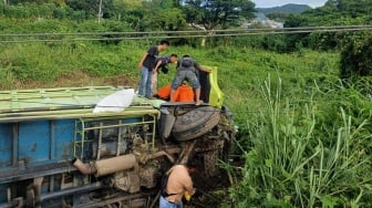 Dramatis! Sopir Truk Terjepit di Jalinsum Lampung Selatan, Berhasil Dievakuasi Tim SAR