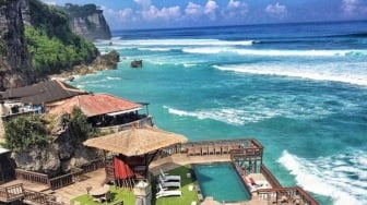 Menelusuri Pantai Suluban, Pesonanya bak Surga Tersembunyi di Bali