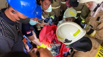 Kebakaran di Glodok Plaza, Petugas Temukan Sesosok Mayat di Lantai 8