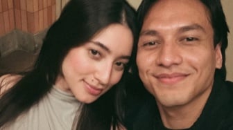 Rayakan Hari Valentine, Jefri Nichol Pangku dan Kecup Ameera Khan