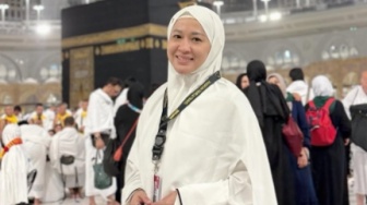 Okie Agustina Terharu Diberangkatkan Kiesha Alvaro Umrah: Semoga Rezekimu Semakin Berlimpah