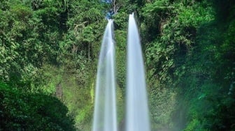 Menikmati Pesona Air Terjun Kembar Tiu Teja di Lombok Utara