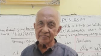 Inspiratif! Kisah "Mbah Guru Matematika" Cerdaskan Siswa-Siswi Indonesia lewat TikTok