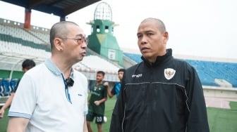 Coach Justin Nasihati Nova Arianto seusai Timnya Dibantai 0-13 oleh Timnas Indonesia U-17