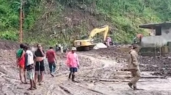 Jalan Nasional Sukabumi Kembali Lumpuh Akibat Longsor, Picu Kemacetan Hingga Dua Kilometer