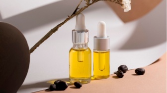 3 Face Oil Anti-Aging Terbaik, Ampuh Bikin Kulit Glowing dan Kencang