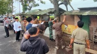 Kios Diduga Tempat Penjualan Obat Terlarang di Garut Dibongkar Aparat