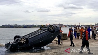 Polisi Periksa Mobil Purnawirawan TNI yang Ditemukan di Perairan Marunda