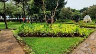 Menikmati Akhir Pekan Bersama Keluarga di Taman Cattleya Kota Jakarta