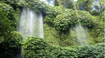 Berwisata di Air Terjun Benang Kelambu, Pesona Indahnya Tiada Dua