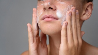 Lembut dan Aman! 4 Face Wash Non-SLS Pilihan untuk Kulit Sensitif