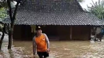 Tanggul Jebol, Banjir di Grobogan Ganggu Akses Jalan dan Paksa Puluhan Warga Mengungsi