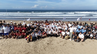 Gandeng Lebih Dari 500 Pemuda, Containder dan Sucofindo Pecahkan Rekor Bersih Pantai di Bali