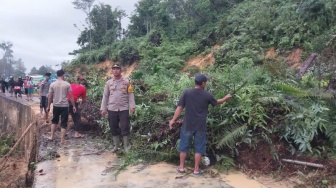 Longsor Timbun Jalan Nasional di Perbatasan Indonesia-Malaysia, Ribuan Rumah Terendam Banjir