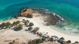 Pantai Tanjung Aan: Pesona Pantai Berpasir Putih di Lombok