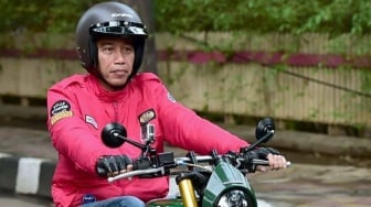 Dokter Tifa Soroti Poster Touring Bareng Jokowi, Titel 'Presiden' yang Masih Dipakai Tuai Kritik