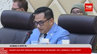 Bahas Opsi Jadwal Pelantikan Kepala Daerah Terpilih, Komisi II Gelar Rapat Bareng Mendagri Hingga KPU