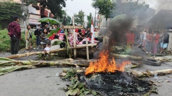 Tolak Eksekusi Lahan, Ratusan Warga Medan Blokir Jalan: Kita Minta Presiden Prabowo Bertindak!