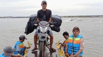 Banjir Rob Rendam Puluhan Rumah di Pesisir Utara Karawang, Aktivitas Masyarakat Terganggu