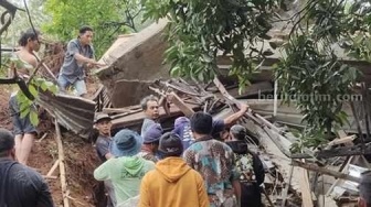 Tragedi Longsor Jombang, 4 Rumah Luluh Lantak