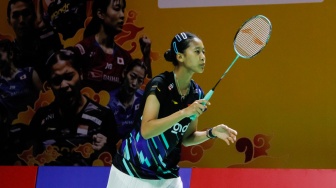 Pebulu Tangkis Tunggal Putri Indonesia, Putri Kusuma Wardani saat melawan Tunggal Putri Taiwan, Wen Chi Hsu pada laga perempat final Daihatsu Indonesia Masters 2025 di Istora Senayan, Jakarta, Jumat (24/1/2025). [Suara.com/Alfian Winanto]