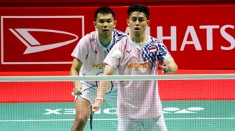 Pebulu Tangkis Ganda Putra Indonesia, Fajar Alfian dan Muhammad Rian Ardianto saat melawan Pebulu Tangkis Ganda Putra Cina, Xie Hao Nan dan Zeng Wei Han pada laga perempat final Daihatsu Indonesia Masters 2025 di Istora Senayan, Jakarta, Jumat (24/1/2025). [Suara.com/Alfian Winanto]
