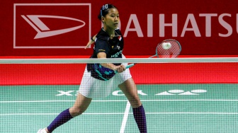 Pebulu Tangkis Tunggal Putri Indonesia, Putri Kusuma Wardani saat melawan Tunggal Putri Taiwan, Wen Chi Hsu pada laga perempat final Daihatsu Indonesia Masters 2025 di Istora Senayan, Jakarta, Jumat (24/1/2025). [Suara.com/Alfian Winanto]