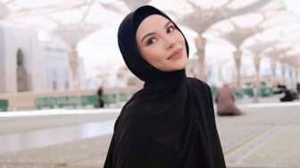 Alyssa Daguise Umrah Sebelum Nikah dengan Al Ghazali, Netizen Kaget: Gue Kira Kristen