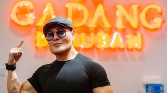 Jadi Narsum di Seminar Ancaman Digital, Deddy Corbuzier Dicemooh Publik: Kok Minta Foto KTP?